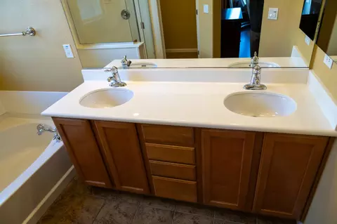 Bath - 40 W Luna Loca Ln, Tracy, CA 95391 photo 2 of 4