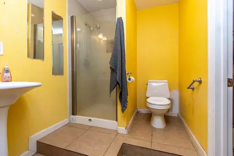 Bath - 4342 Vassar Ave, Merced, CA 95341 photo 1 of 3
