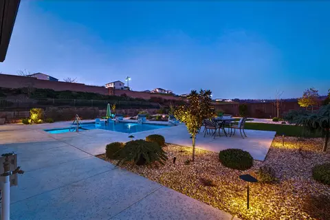 Exterior - 812 Fallen Log Ct, Rocklin, CA 95765 photo 19 of 27