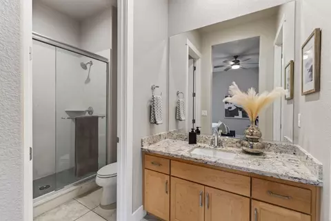 Bath - 812 Fallen Log Ct, Rocklin, CA 95765 photo 1 of 6