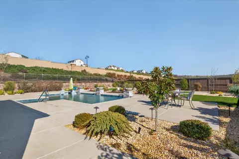 Exterior - 812 Fallen Log Ct, Rocklin, CA 95765 photo 11 of 27