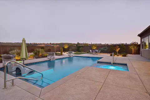 Exterior - 812 Fallen Log Ct, Rocklin, CA 95765 photo 15 of 27