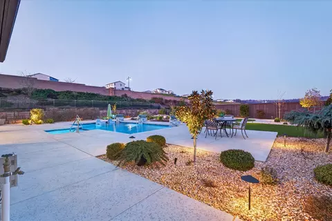Exterior - 812 Fallen Log Ct, Rocklin, CA 95765 photo 17 of 27