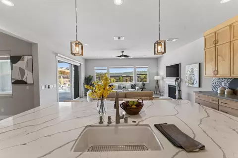 Kitchen - 812 Fallen Log Ct, Rocklin, CA 95765 photo 4 of 5