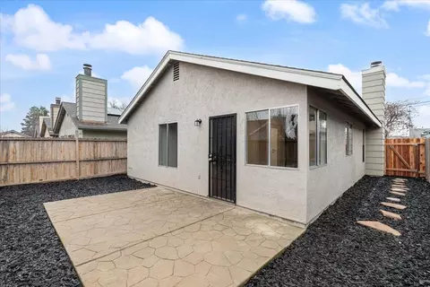 Exterior - 435 W Clover Rd, Tracy, CA 95376 photo 2 of 5
