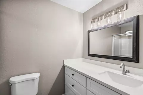 Bath - 435 W Clover Rd, Tracy, CA 95376 photo 1 of 3