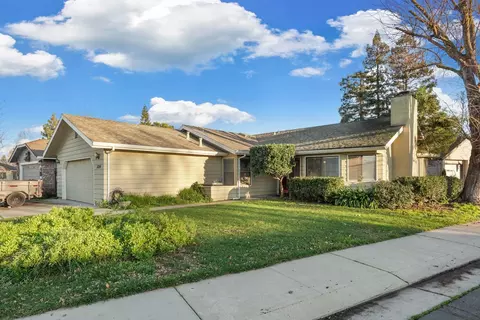 1754 Lakeshore Dr, Lodi, CA 95242 photo 1