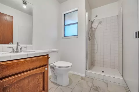 Bath - 5990 Barton Rd, Loomis, CA 95650 photo 1 of 7