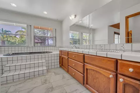 Bath - 5990 Barton Rd, Loomis, CA 95650 photo 3 of 7