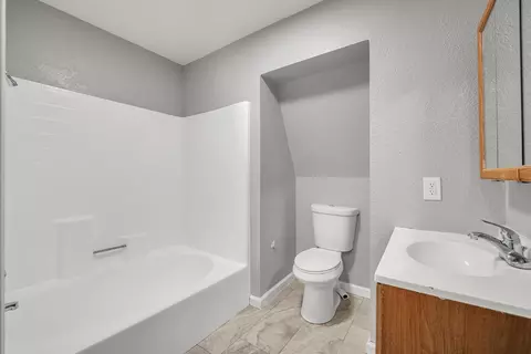 Bath - 5990 Barton Rd, Loomis, CA 95650 photo 7 of 7