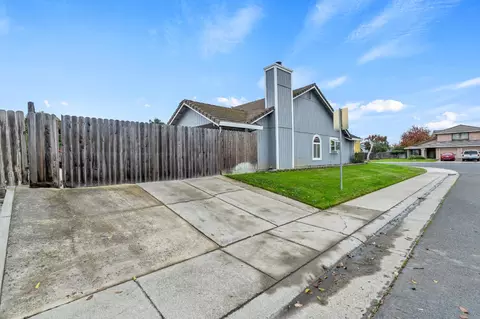 323 Emerald Oak Dr, Galt, CA 95632 photo 4