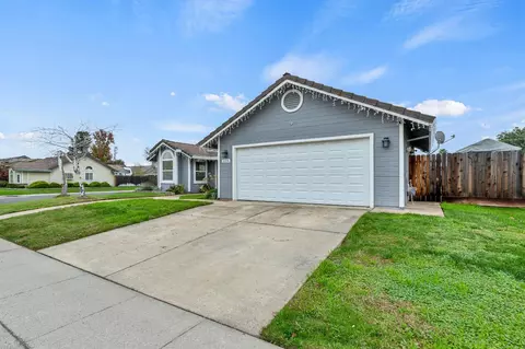 323 Emerald Oak Dr, Galt, CA 95632 photo 2