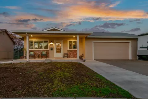 8719 Crucero Dr, Elk Grove, CA 95624