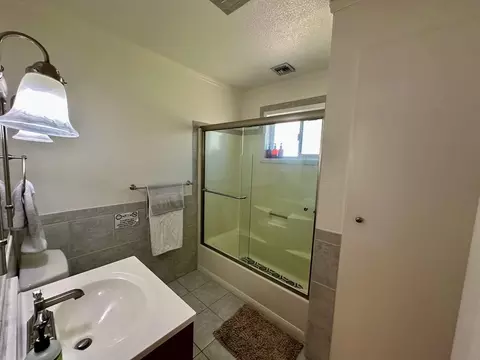 Bath - 466 Thomson Ln, Copperopolis, CA 95228 photo 5 of 5