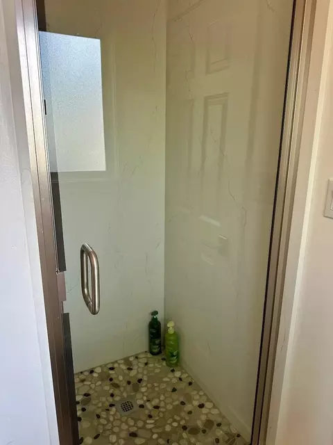 Bath - 466 Thomson Ln, Copperopolis, CA 95228 photo 2 of 5