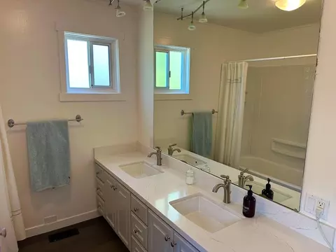 Bath - 466 Thomson Ln, Copperopolis, CA 95228 photo 1 of 5