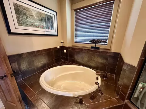 Bath - 131 Sanguinetti Ct, Copperopolis, CA 95228 photo 3 of 10