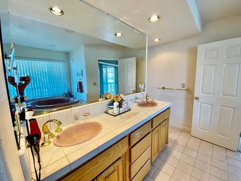 Bath - 954 Poker Flat Rd, Copperopolis, CA 95228 photo 3 of 4