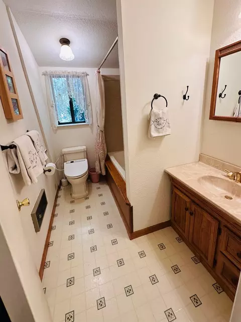 Bath - 3561 Highway 4, Arnold, CA 95223 photo 3 of 5