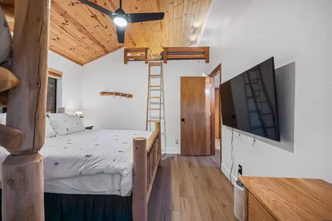 Bedroom - 2729 Mokelumne Rd, Arnold, CA 95223 photo 4 of 9