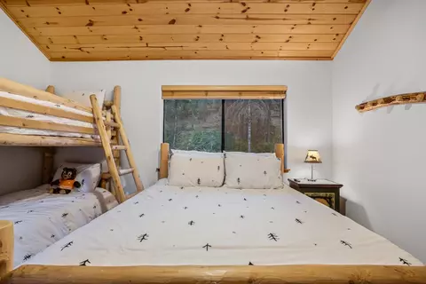 Bedroom - 2729 Mokelumne Rd, Arnold, CA 95223 photo 6 of 9