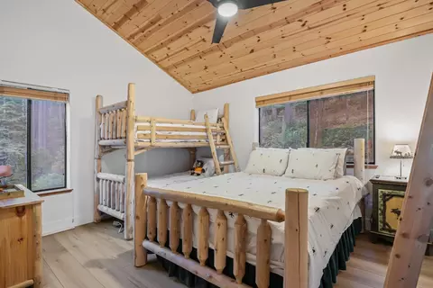 Bedroom - 2729 Mokelumne Rd, Arnold, CA 95223 photo 3 of 9
