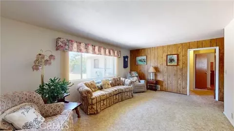 125 Hilton St, Madera, CA 93637 photo 2
