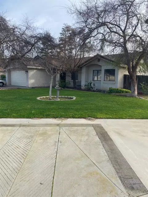 2111 Oak St, Selma, CA 93662 photo 1
