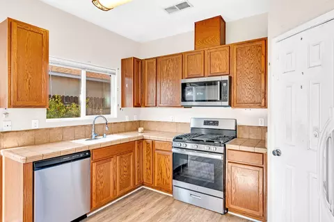 1028 Don Miguel St, Madera, CA 93638 photo 3