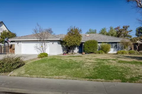 280 E Birch Ave, Hanford, CA 93230 photo 2