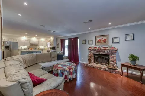 280 E Birch Ave, Hanford, CA 93230 photo 5