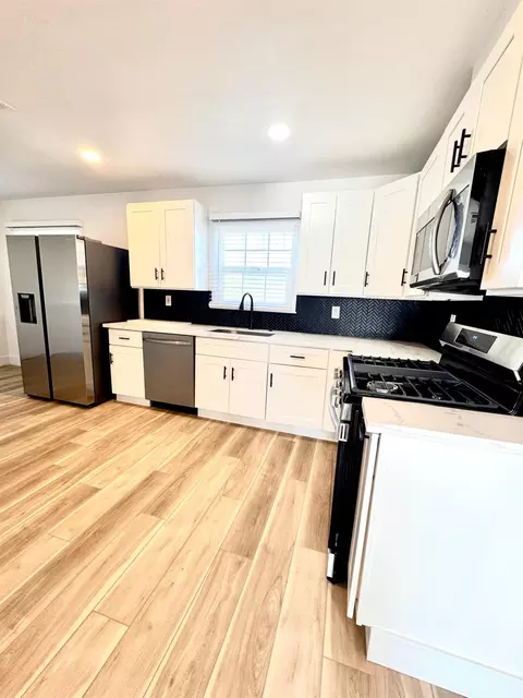 810 Elm St, Hanford, CA 93230 photo 3