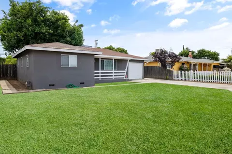 261 Minnewawa Ave, Clovis, CA 93612 photo 1