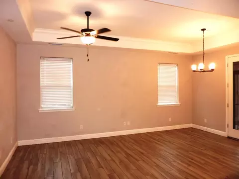 843 Orchard Hills Dr, Madera, CA 93637 photo 2