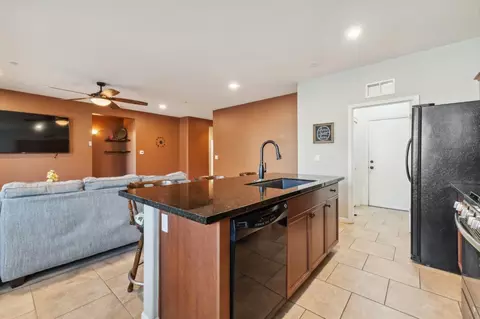 608 Firenze St, Lemoore, CA 93245 photo 5