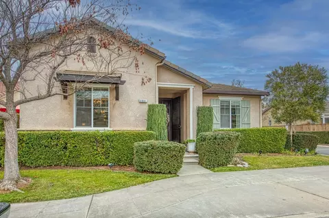 3961 Richmond Ave, Clovis, CA 93619 photo 2