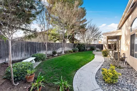 182 N Wathen Ave, Clovis, CA 93611 photo 21