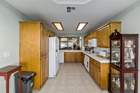 182 N Wathen Ave, Clovis, CA 93611 photo 10
