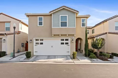 731 N Burgan Ave, Clovis, CA 93611 photo 1