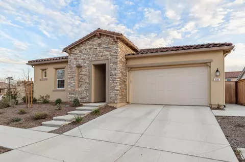 570 Laurel Crest Ave, Madera, CA 93636 photo 4