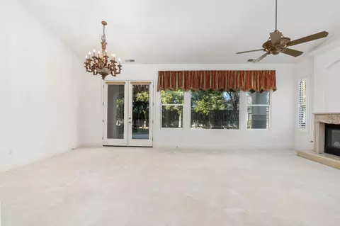 13 W Everglade Ave, Clovis, CA 93619 photo 2