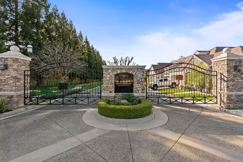 13 W Everglade Ave, Clovis, CA 93619 photo 6