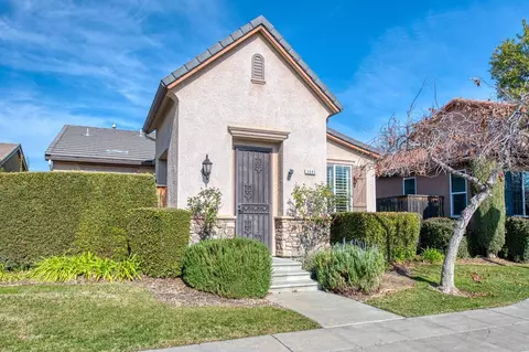 3985 Richmond Ave, Clovis, CA 93619 photo 2