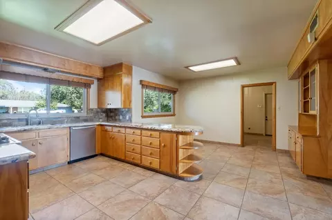 160 N Park Dr, Madera, CA 93637 photo 11