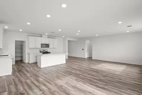 656 Rockcrest Ave, Madera, CA 93636 photo 2