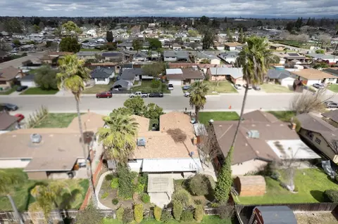 1345 Peach St, Selma, CA 93662 photo 6