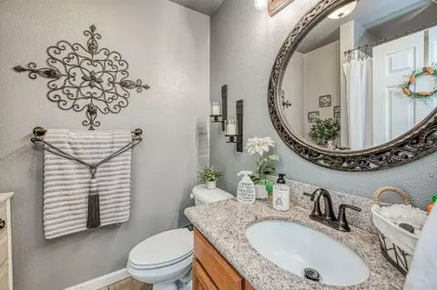 901 Maple St, Parlier, CA 93648 photo 3