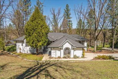 46055 Sutton Dr, Oakhurst, CA 93644 photo 2