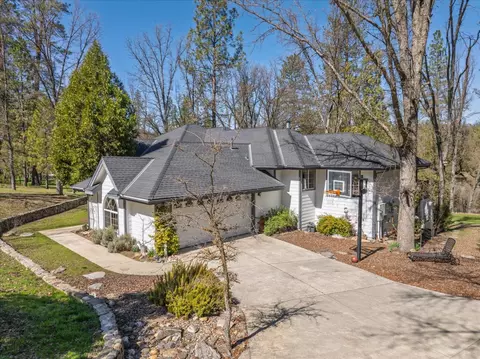 46055 Sutton Dr, Oakhurst, CA 93644 photo 4