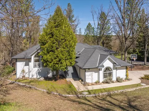 46055 Sutton Dr, Oakhurst, CA 93644 photo 3